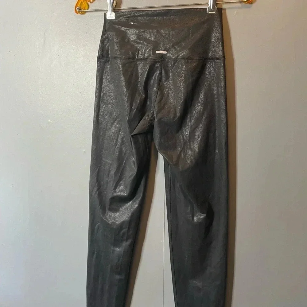 Aerie black embossed leggings‎ size small